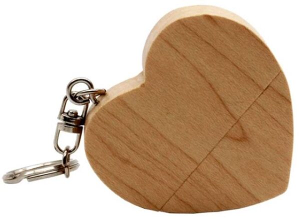 MEMORIA USB MADERA CORAZÓN 8GB EN CAJA
